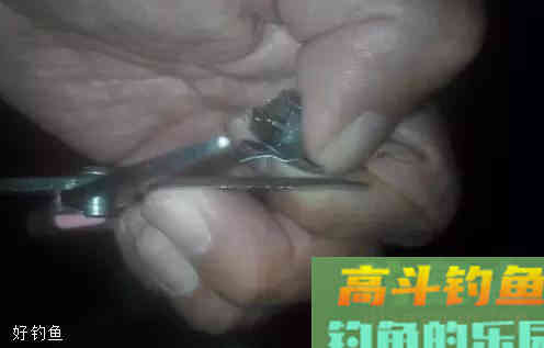 半水调漂挂蚯蚓饵的7个步骤