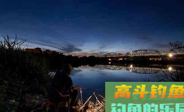 夜钓使用夜光棒，浮漂的选择和调漂技巧