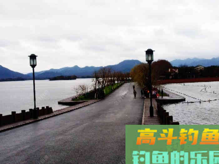 针对不同的作钓水域，是如何来前期找底与调钓