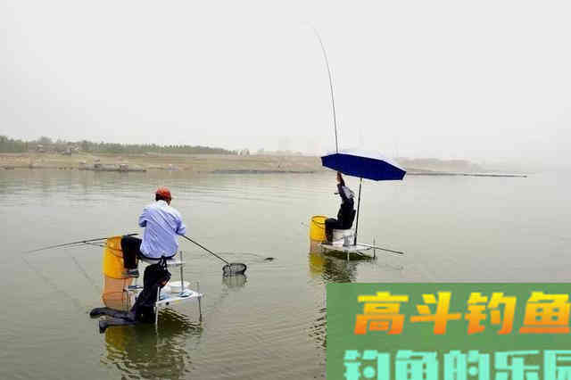 调平水钓两目，双钩在水底位置不同，漂相反馈也不同
