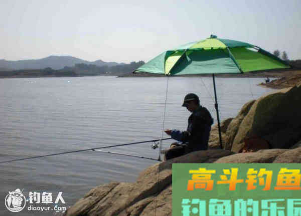地形复杂的水底野钓找底调漂法
