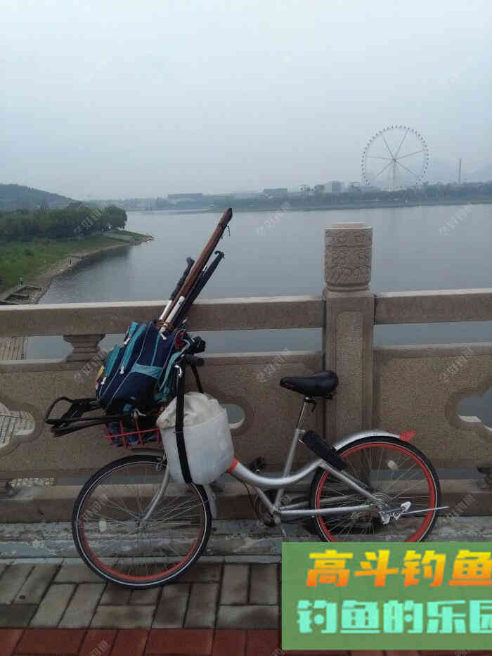 钓鱼视力不好，巧用醒目豆，浮漂不失灵敏性