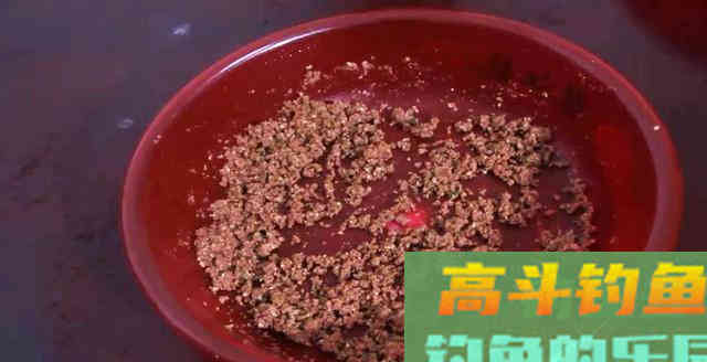 深秋钓鲫鱼，开饵还有这些讲究，一起看看吧