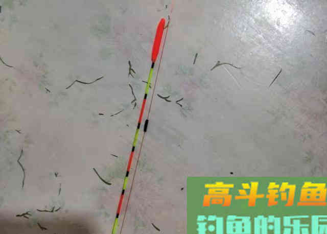 野钓鲫鱼如何选择浮漂的吃铅量？用3点解决问题