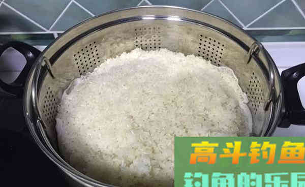 秋钓大鲫鱼,这款窝料鱼儿扎堆,使用效果好 秋钓大鲫鱼,这款窝料鱼儿扎堆,使用效果好