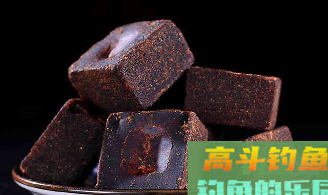 钓鲫鱼用自制诱食剂后,初学钓友表示板鲫爆连太简单 钓鲫鱼用自制诱食剂后,初学钓友表示板鲫爆连太简单