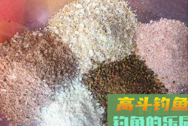 拉饵抽窝钓鲫鱼反被杂鱼烦死?注意一个小细节就可能连杆 拉饵抽窝钓鲫鱼反被杂鱼烦死?注意一个小细节就可能连杆