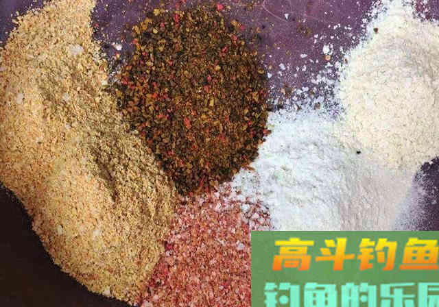 钓鲤鱼用什么饵料最好？能不能给几套配方