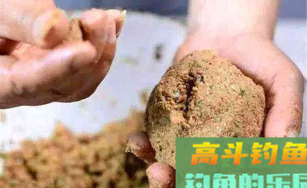 晚秋鲤鱼的三个常用老套路,助你轻松钓到大鲤鱼 晚秋鲤鱼的三个常用老套路,助你轻松钓到大鲤鱼