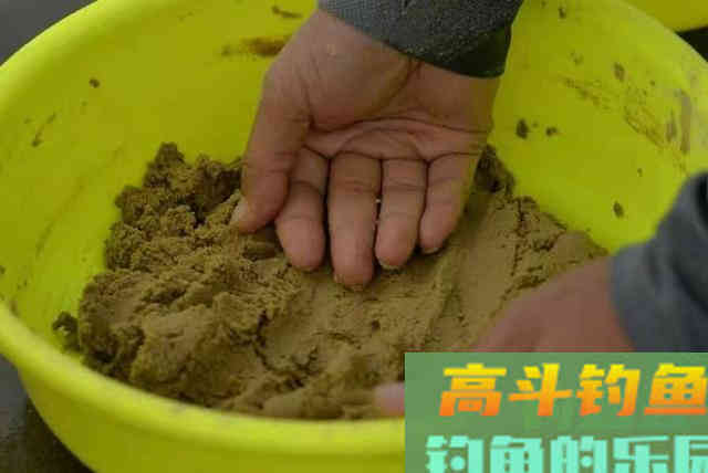 怪不得老钓手连用了30年，原来它才是鲫鲤鱼的最爱