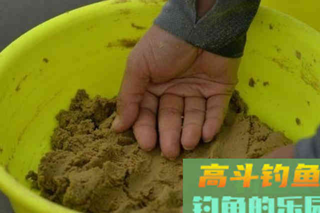 难怪春天的鲫鱼那么好钓,原来老师傅用了这饵料 难怪春天的鲫鱼那么好钓,原来老师傅用了这饵料