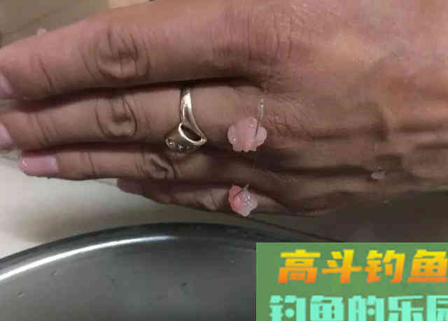 在寒冷的冬季钓大鲫鱼时,可以选用的几个作钓方法 在寒冷的冬季钓大鲫鱼时,可以选用的几个作钓方法