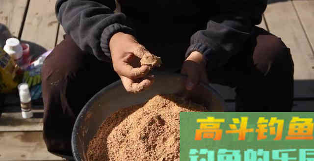 天冷也别封竿,简单方法开1款散炮,冬天大鲫鱼 天冷也别封竿,简单方法开1款散炮,冬天大鲫鱼