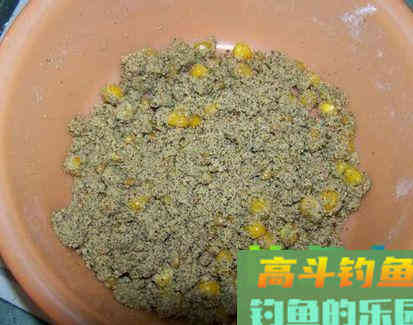 入冬前搞鲤鱼，饵料中除了腥味饵，别忘了这几种饵料
