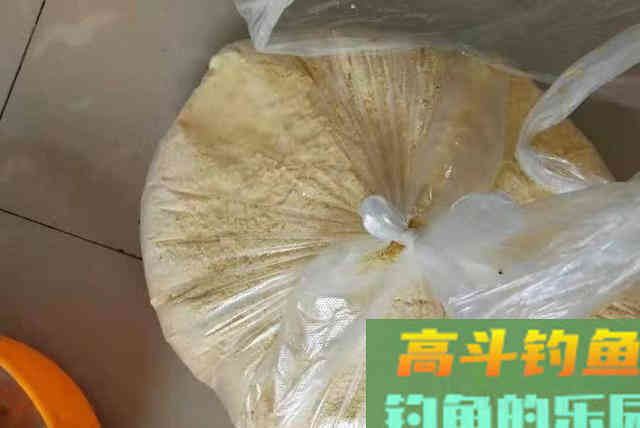 老大爷口出狂言：钓草鱼根本用不着商品饵