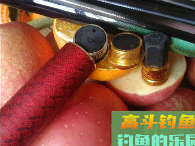 喜欢钓鲫鱼，这样选择鱼竿，让你手感一级棒