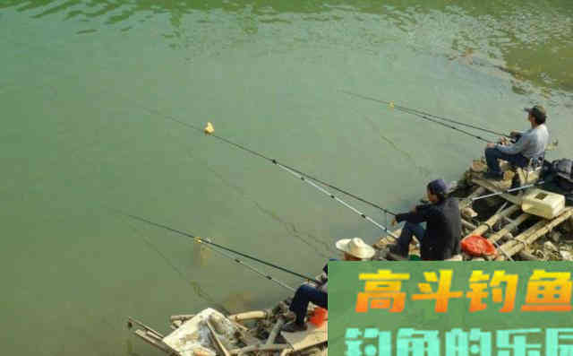 冬天鲫鱼不好钓？教你个新办法，专攻冬天的鲫鱼
