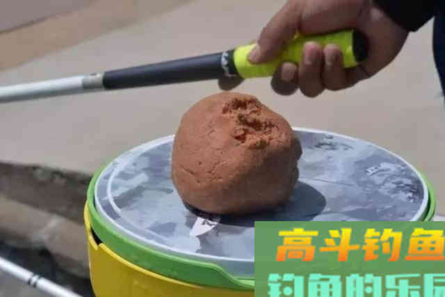 二十年老钓手再次泄露，每次狂拉板鲫都用这钓法