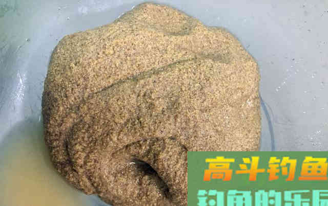 反常规用饵：充分利用轻盈饵料优势，巧用拉饵钓鲤鱼