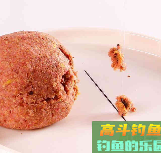 秋末钓鲫鱼，用饵料还是蚯蚓？鱼饵不重要重要的是水情