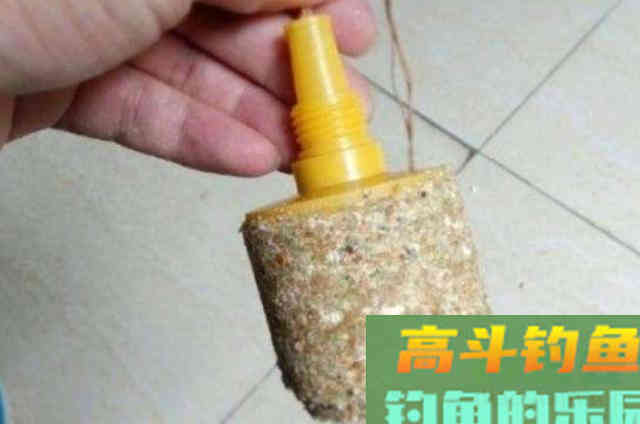 在深秋初冬时期，利用串钩钓法来野钓鲫鱼的一些钓法技巧
