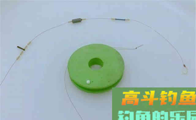 秋季钓鲫鱼，最具特色钓法，长竿双坠挂白虫