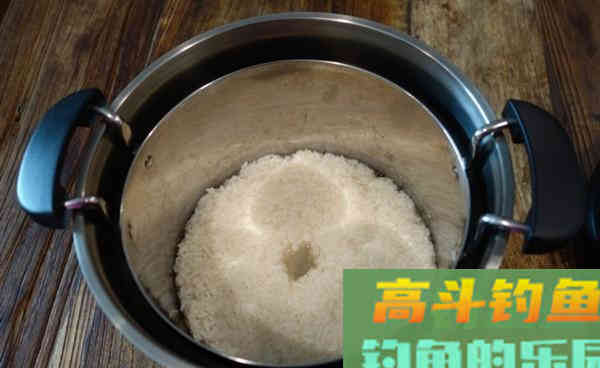秋钓大鲫鱼,这款窝料鱼儿扎堆,使用效果好 秋钓大鲫鱼,这款窝料鱼儿扎堆,使用效果好