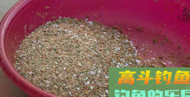 冬钓鲫鱼用这1招补窝法试试,连杆都连不及 冬钓鲫鱼用这1招补窝法试试,连杆都连不及