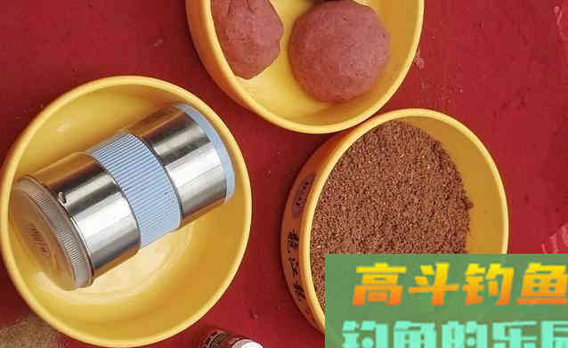 反常规用饵：充分利用轻盈饵料优势，巧用拉饵钓鲤鱼