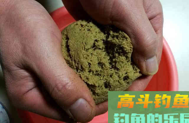 反常规用饵：充分利用轻盈饵料优势，巧用拉饵钓鲤鱼