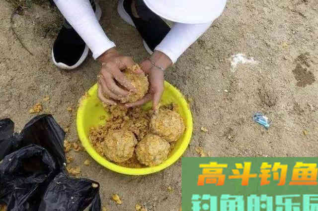 伏天一到，草鱼就不好钓？二十年老渔民用这绝招