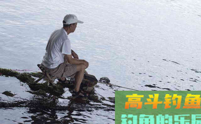冬季要想鲫鱼钓得多，多打窝，冬季野钓打窝技巧