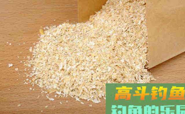 秋季作为底钓草鱼的黄金季节，窝料和钓饵或许才是爆护的关键