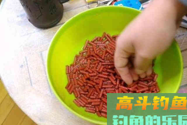 冬天气温低，诱鱼慢到想封竿？赶紧试试这3招