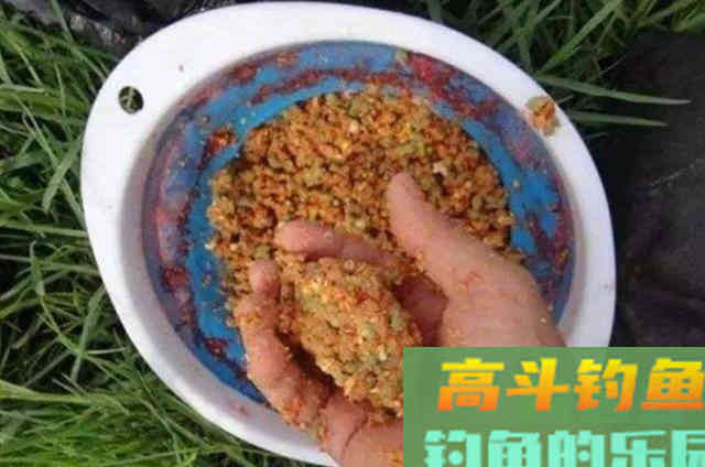 秋钓时，这样诱鱼才最霸气