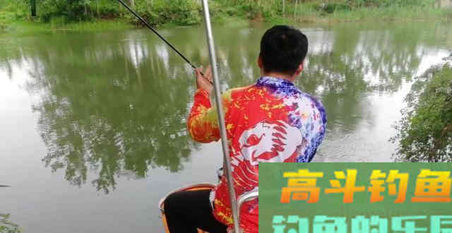 尽享春意爽钓鲫，小酌几杯太怡情