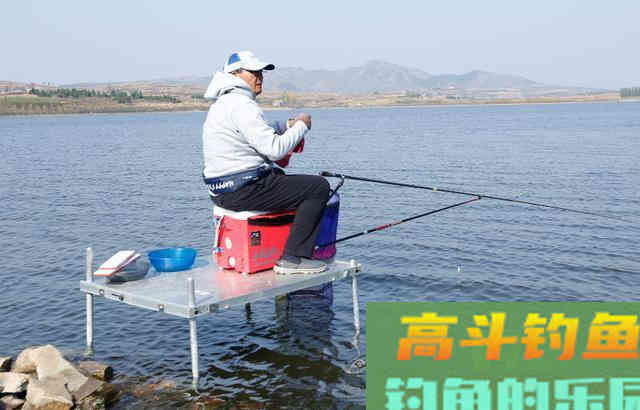 初冬，在自然水域垂钓要学会变