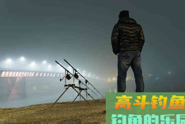 冬季钓鱼，选对了水深，狂拉鲫鱼并不难