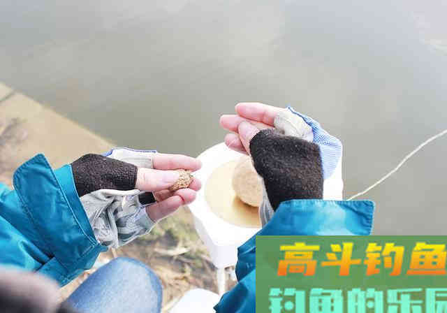 建议钓友，冬季外出钓鱼，要随身携带暖身贴