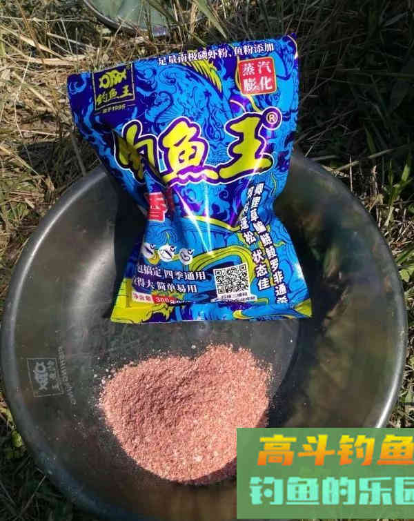 钓鱼人的春天，小钩细线享清欢。