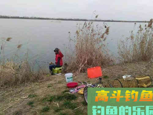 别再说冬钓就要钓深了，除了深水，还有几个钓点