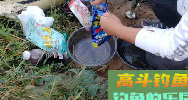 晚秋钓鱼，学会这样开饵和作钓，上钩的全是大鱼
