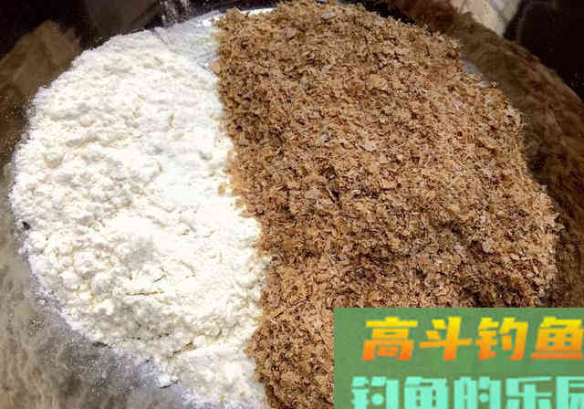 秋季降温钓鱼难？巧用水质4点变化，反让大鱼狂咬钩