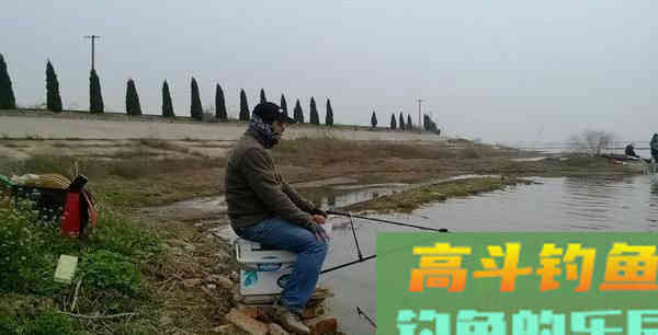 春钓浅滩3个原因，不仅仅因为浅水水温高，食物多