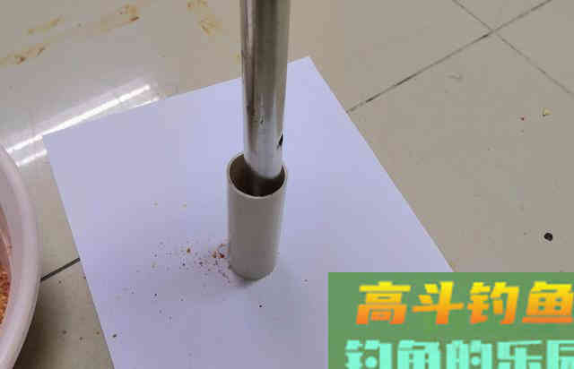 自制饼饵全过程解密，加点蚯蚓土，比买的饵料更好用