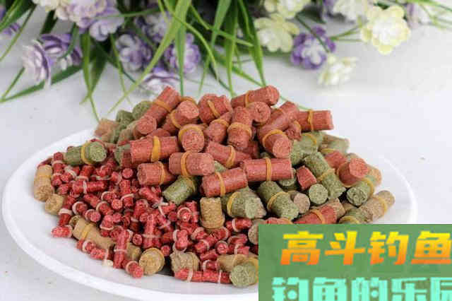 蚯蚓做钓饵，这样打窝，蚯蚓得多带两盒才够用