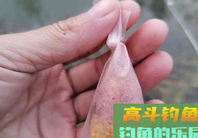 手抛窝弊端多，野钓要用上这4种打窝方法