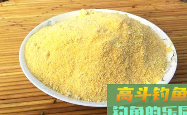 用酒糟加牛粪做窝料，半小时就发窝，不愁没鱼钓