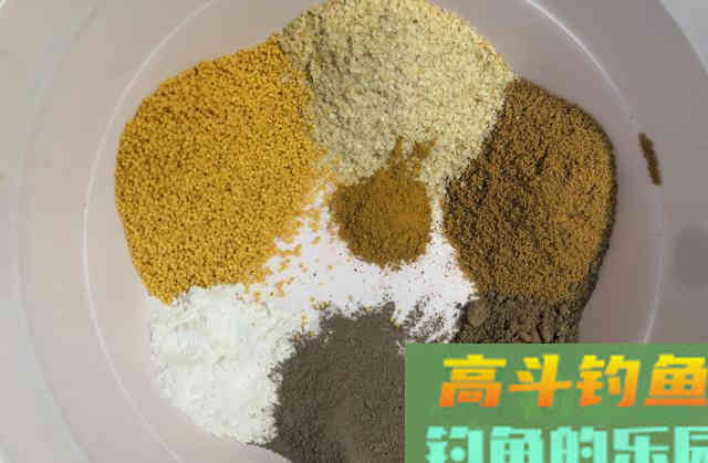 自制饼饵全过程解密，加点蚯蚓土，比买的饵料更好用