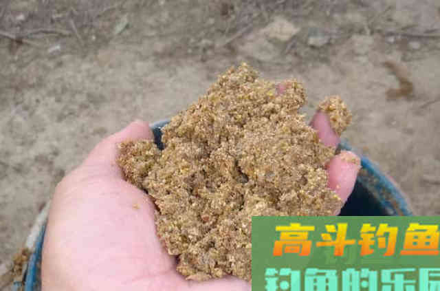 我只要用这鲫鱼特效饵，一个鱼护都嫌少